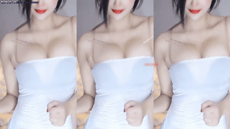 《网易CC 依阳baby》群定制 极品巨乳 狂抖奶骚舞 丝袜露内 [571MB(2V)]