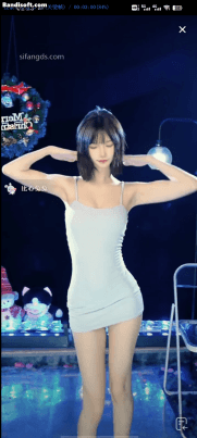 《抖音 AA》极品长腿萌妹 超短裙极限露内骚舞 很顶很诱惑 [2.2GB(29V)]