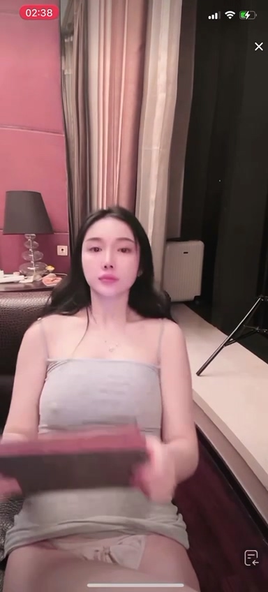 ✅抖音 starrysky 6万粉 良家高挑美女 无罩凸点大尺度 [26.4M]