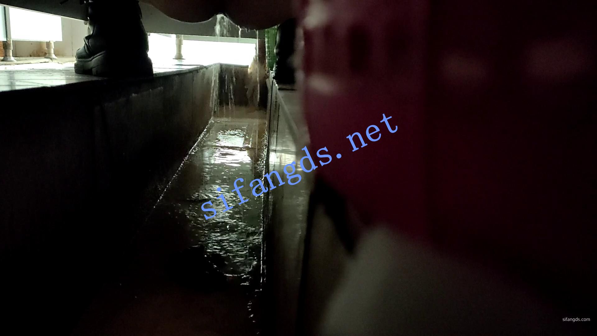 ✅《重口厕拍》女拍手沟式旱厕偷拍-满屏大便 拉稀第14期 []