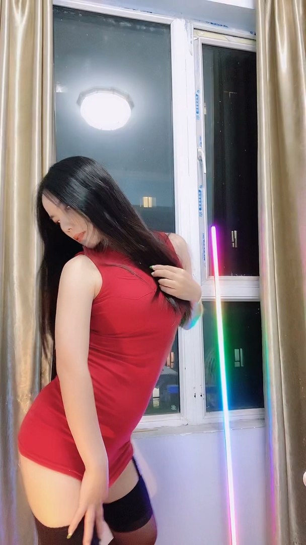 《花椒主播》蜜桃大美美 绿播+第二视角 完整版 18v #7弹 []