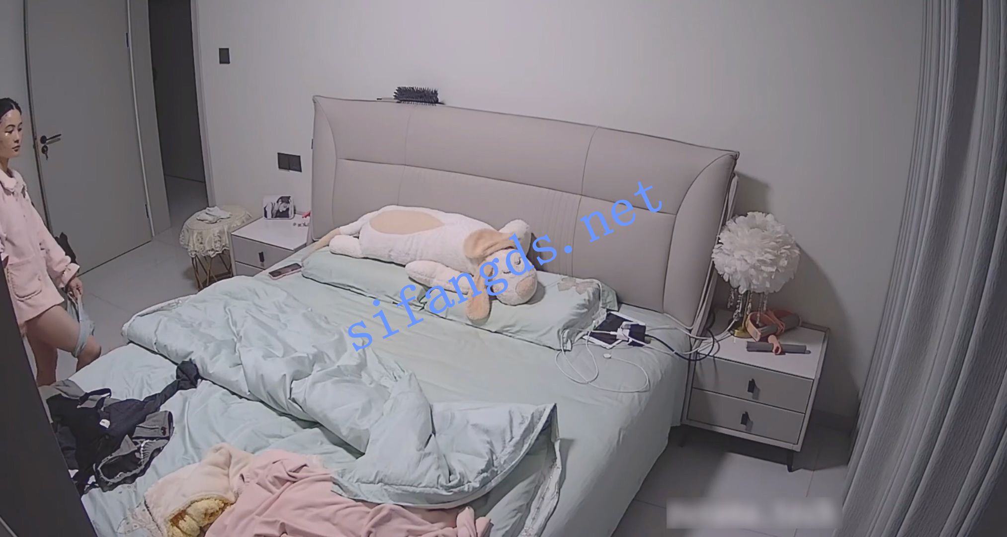 《四月家庭台流出》姨妈刚走的骚货就被老公臭鸡巴灌溉 [5.39G]