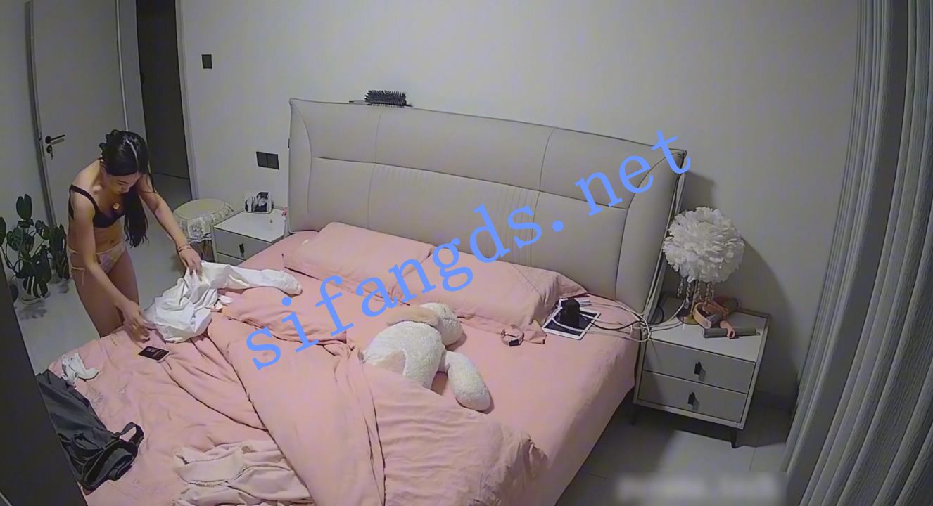 《四月家庭台流出》4月男子各种动作内射小娇妻 [2.88G]