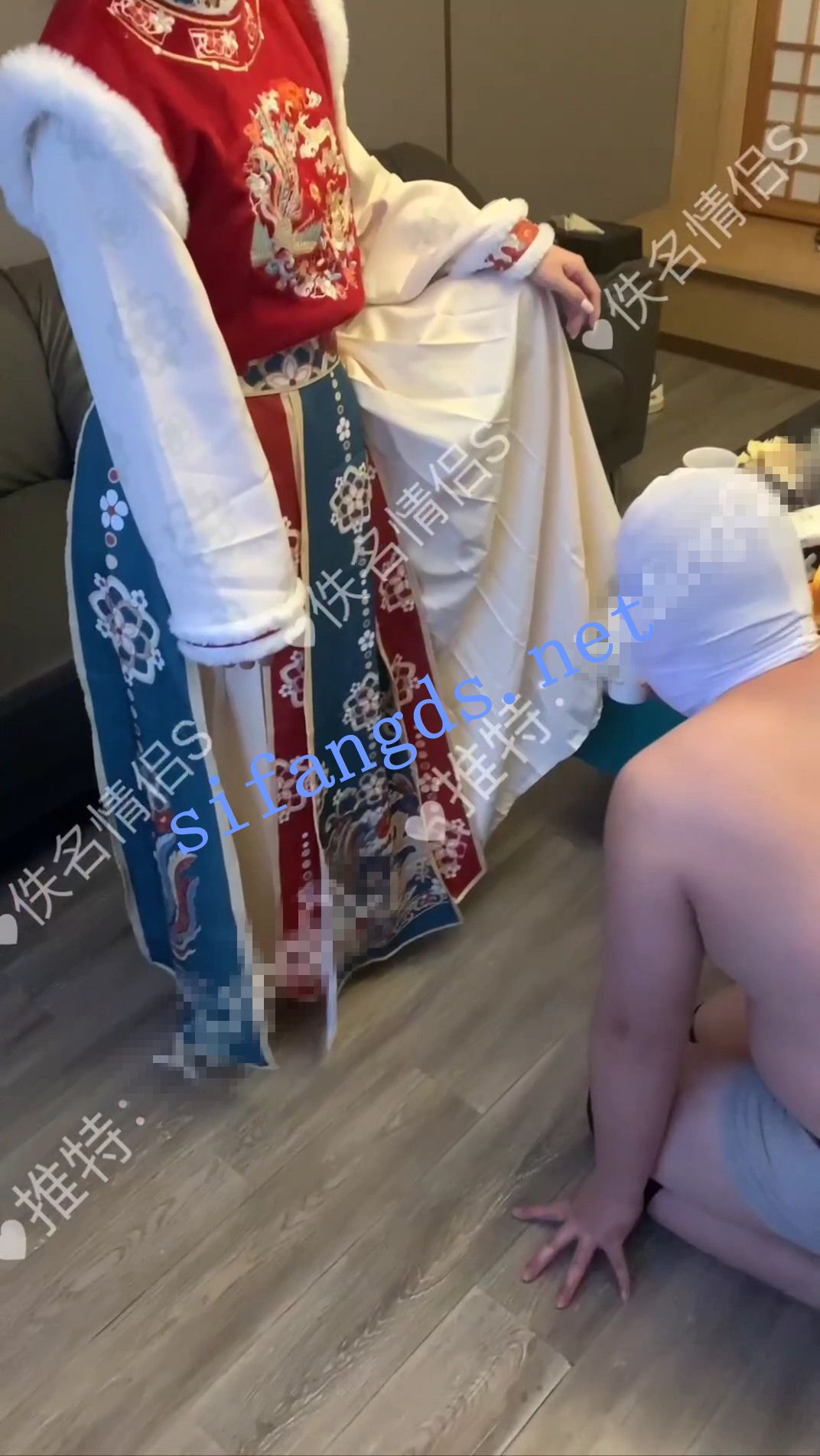 济南95后夫妻《佚名情侣S》2-4月最新黄金圣水调教厕奴 []