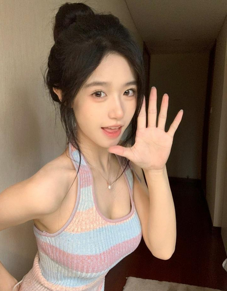 (AI换脸-优)《花碎花》高颜值黑丝性瘾老师和学生大乱交！ []