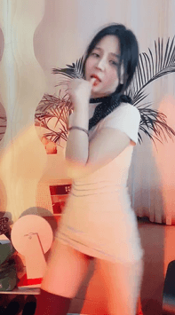 ♆《小少妇以下海》舞蹈御姐! 超骚,超漂亮,道具自慰,尿尿! [3.18GB]