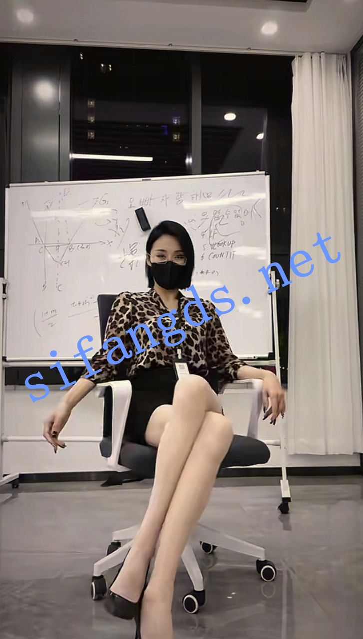 《核弹》抖音30万粉丝丝袜御姐网红《赵清妍》榜一3P+私拍 [6.2G（45V）]