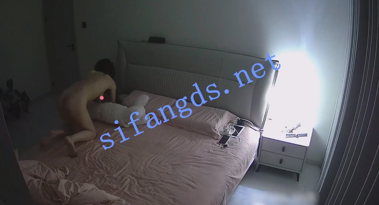 《四月家庭台流出》4月男子各种动作内射小娇妻 [2.88G]