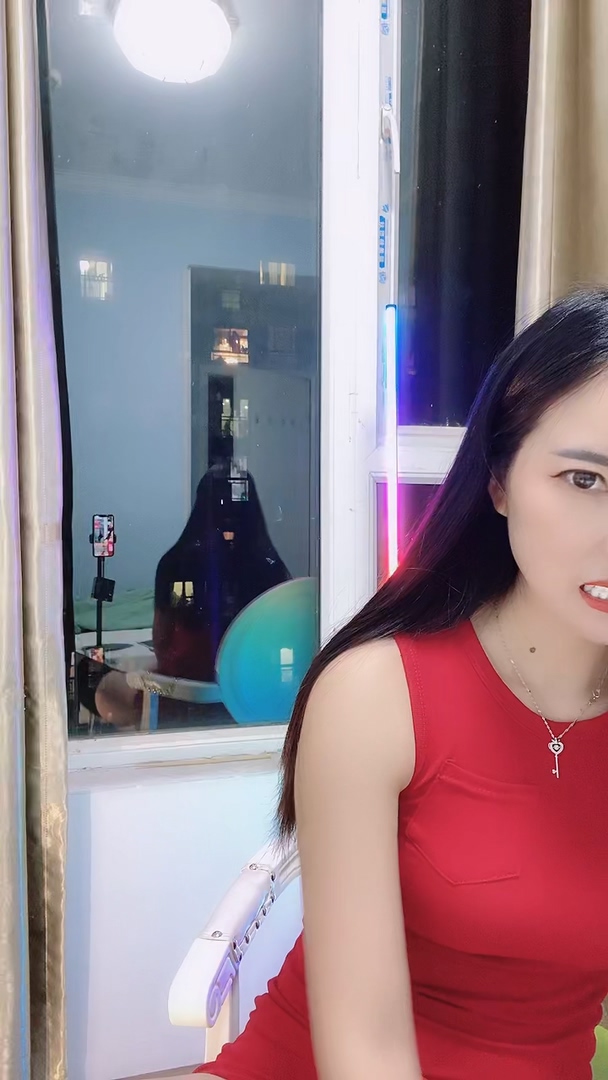 《花椒主播》蜜桃大美美 绿播+第二视角 完整版 18v #7弹 []