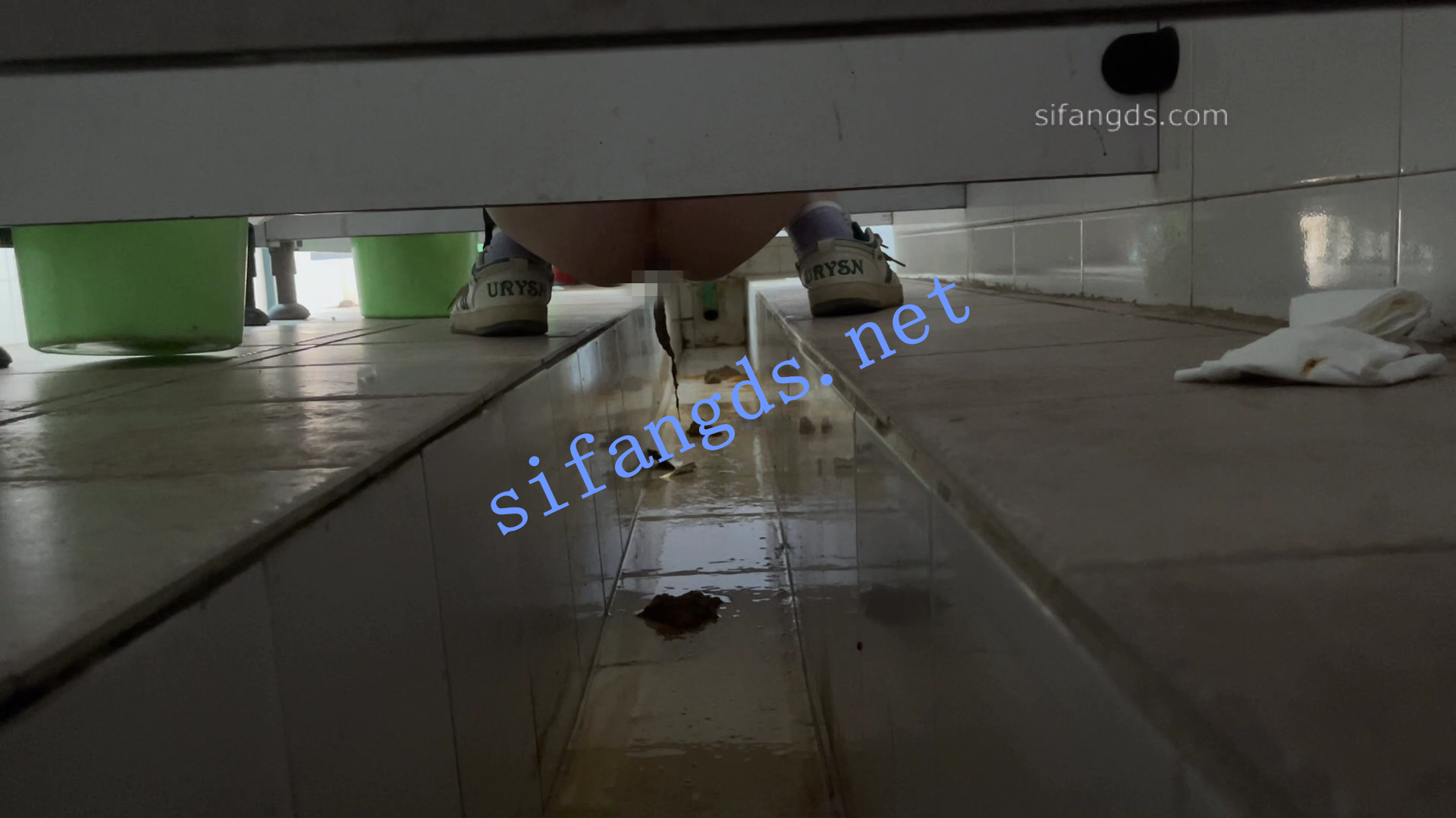 ✅《重口厕拍》女拍手沟式旱厕偷拍-满屏大便 拉稀第21期 []
