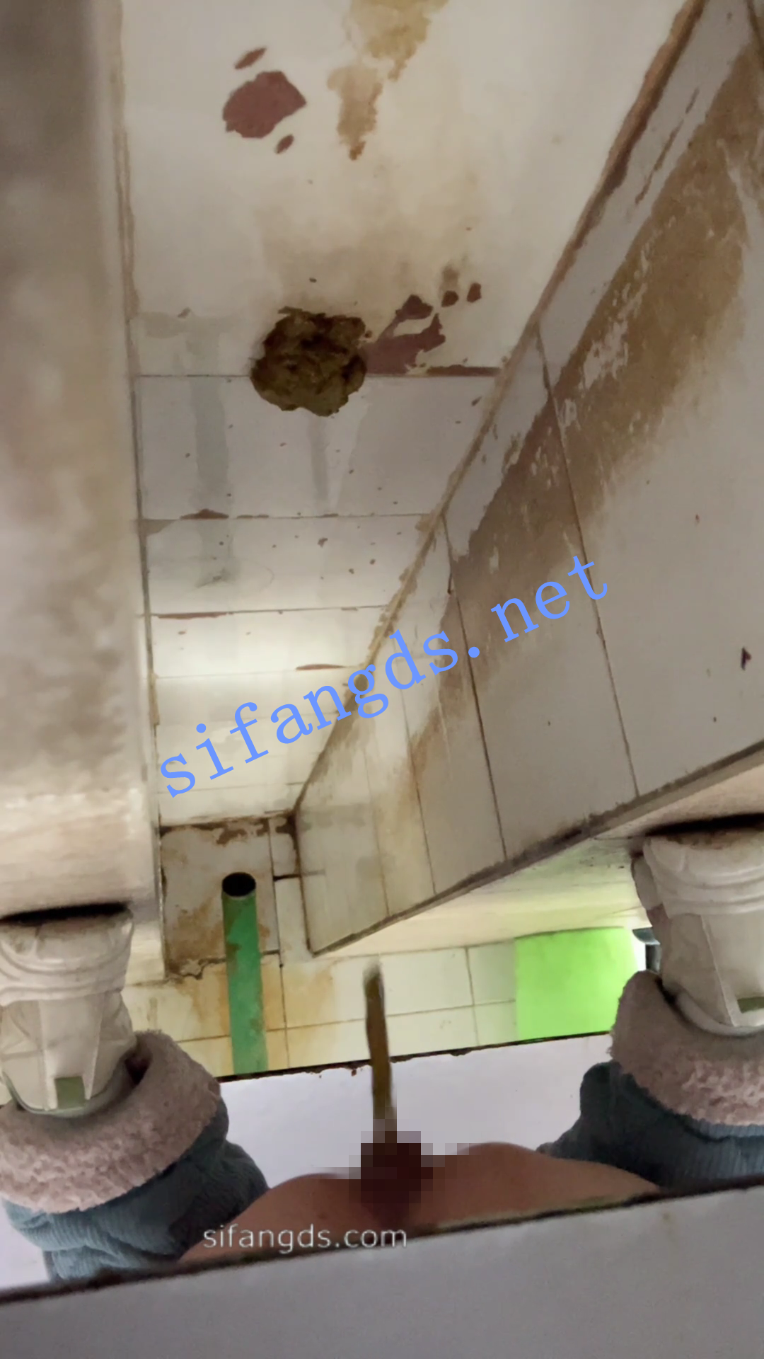 ✅《重口厕拍》女拍手沟式旱厕偷拍-满屏大便 拉稀第16期 []