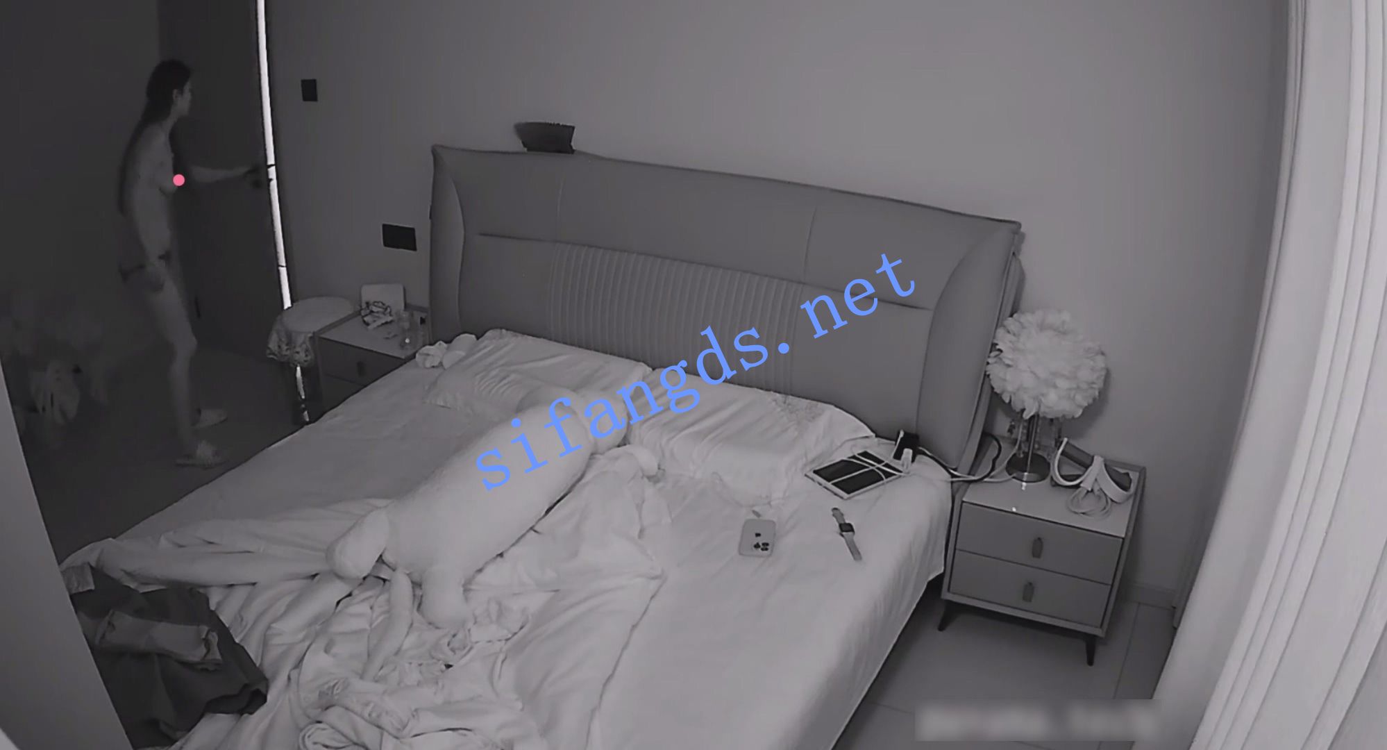 《四月家庭台》娇妻喝醉酒和男的聊骚抱怨 [4.43G]