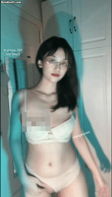 《推特 yum_707/玉米》最新VIP专享 双视角骚舞 汽车摇 抖奶 [756MB（6V+20P）]