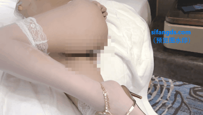 ✨秀人网 奶芙酱-EVA✨高颜值美女 首套作品 浓密黑森林！ [1.2G（83P原版图+2V）]