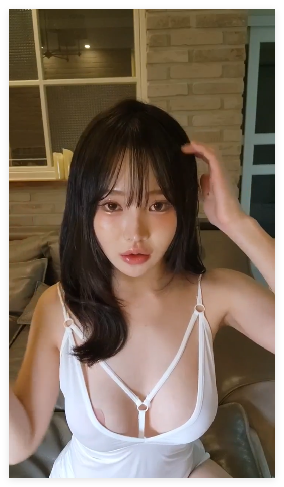❤️韩国颜值巨乳嫩妹《leeaeae123》粉丝房大尺度剪辑2 [3.8G]