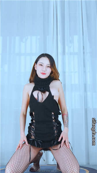 绝版舞团《艺舞吧》馨儿 会员裸舞定制高清完整版 [4.5G（分卷式压缩~~资源全部下载完只要点 xx.7z.001 滑鼠按右键选折打开方式复制密码贴上解压即可'）]