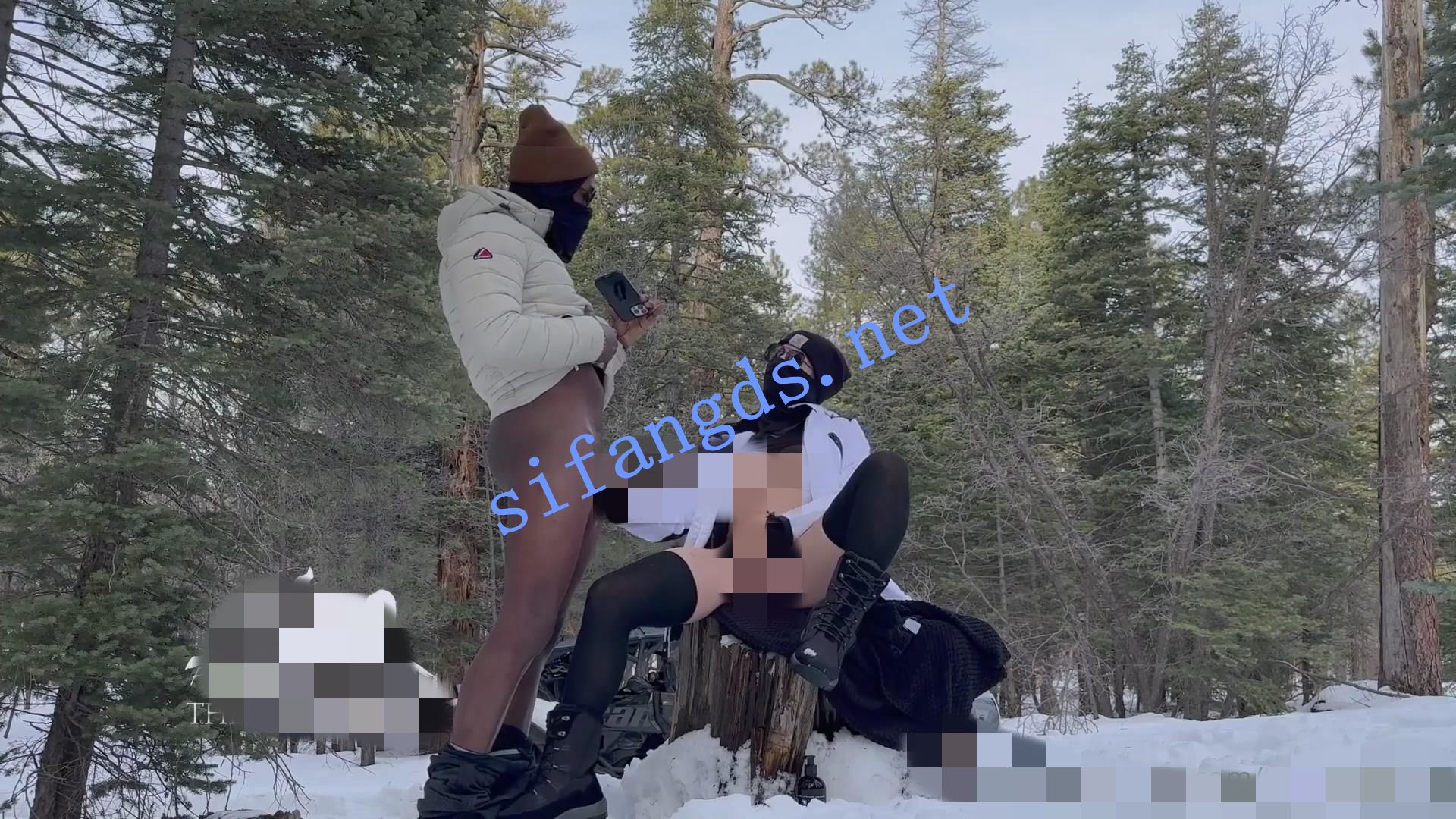 《媚黑》顶级绿帽fitandflirtyhotwife黑人野战户外3P付费第二弹 [24.2G]