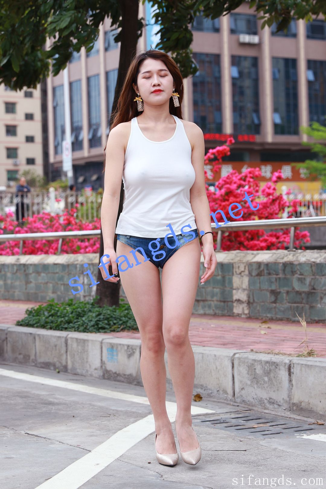 ♏极品骚货♏丰乳肥臀白皙御姐拉斐尔 街拍 大尺度套图视频 [10G]