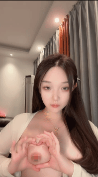 《顶级绿播女神下海 铁锤妹妹》人前贵妇人后荡妇 超级反差 [2.67G]
