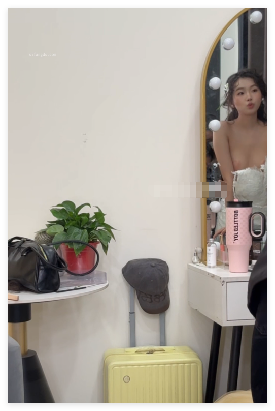 ❤️抖音《新娘》化妆间 婚房 写真 走光露点合集 [8.7G]