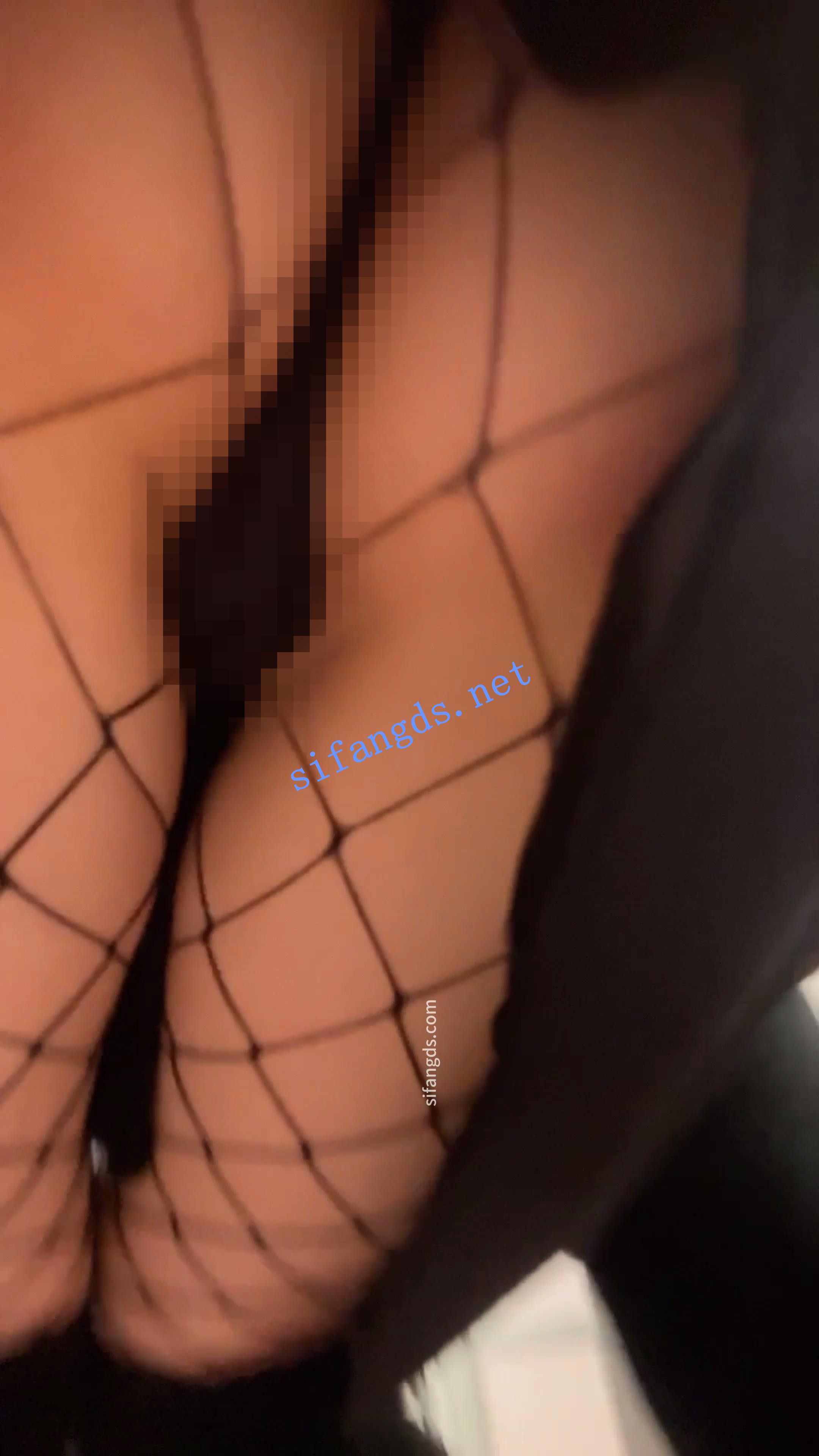 《日产精选》004地铁CD三位丁字裤美女。短裙迷人巨乳 []