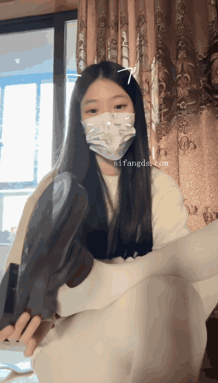 ㊙️抖音23w粉丝《雪顶蛋糕》定制丝足鄙视羞辱狗狗阿黑颜 [1.37Gb]