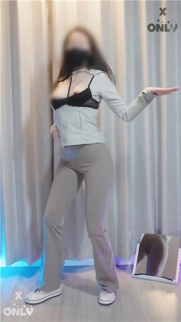 推特变装裸舞女王 咚小姐 2025 6月最新裸舞 跺脚变装 运动 [428M]