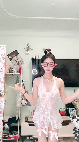 舞蹈系校花学妹,《小涵宝宝》抖音热i门裸舞大劈叉相当炸裂 []