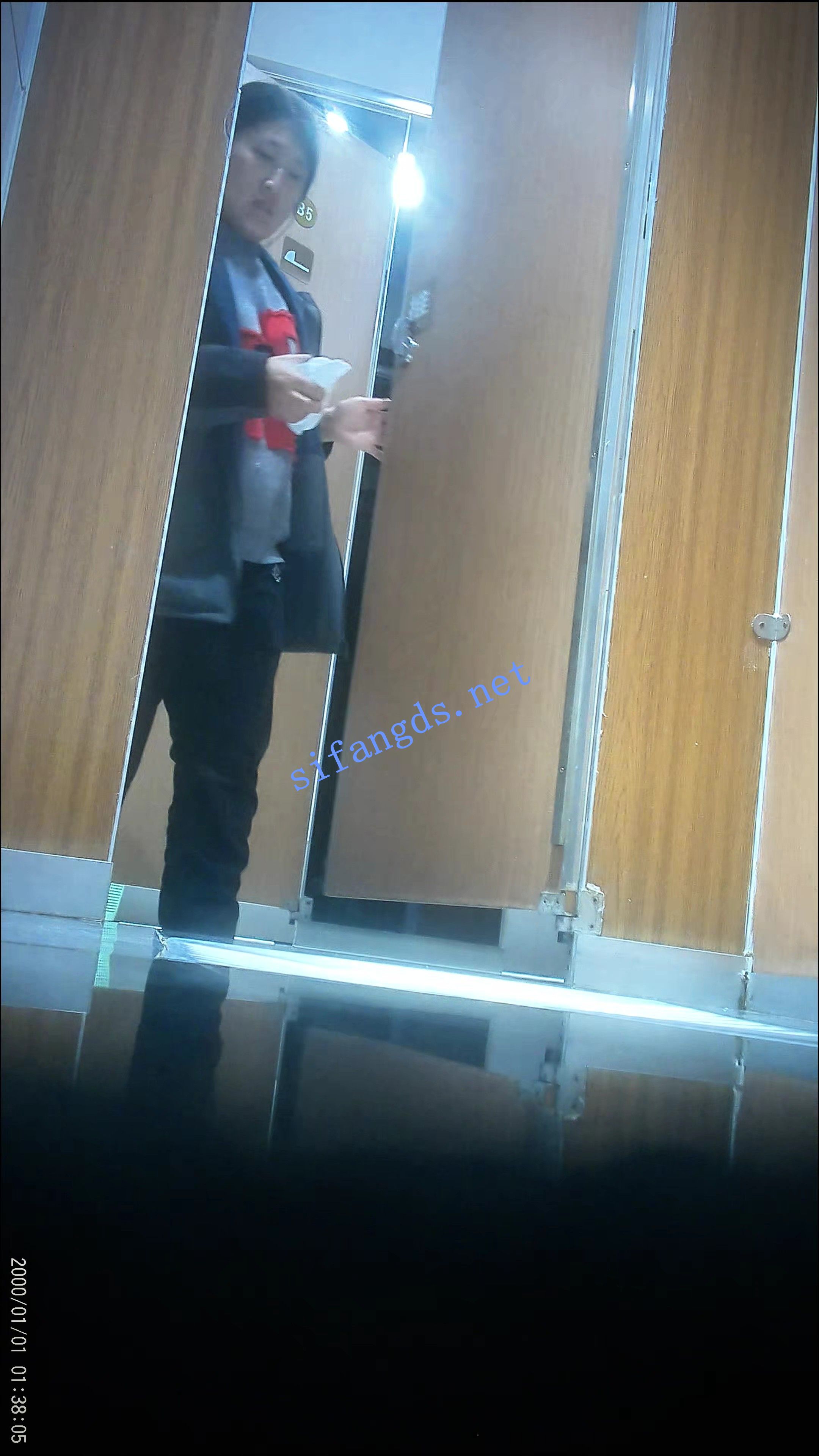 ✅《重口厕拍》拳头大的超级大痔疮 []