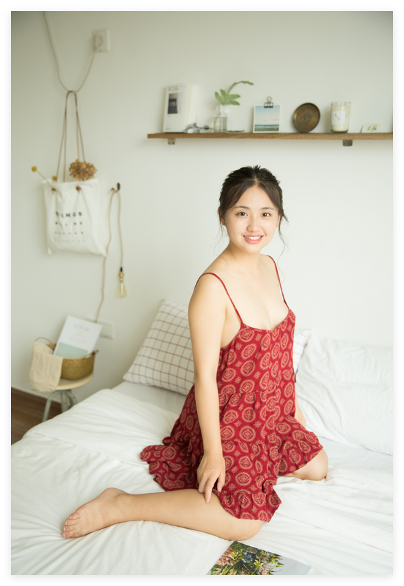 ❤️极品文艺系女大学生《马文巧》毕业写真露葡萄 [1.5G]