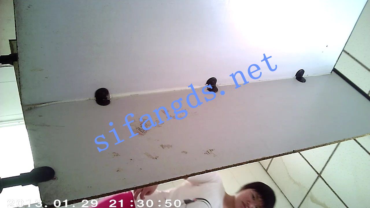 ✅《厕拍》10多年前的经典老资源华新小区公厕后拍 []