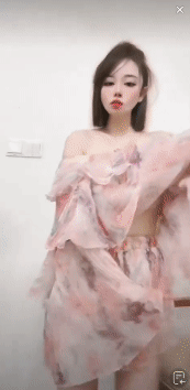 《快手抖音颜值精选25.6月合集》各路网红美女闪现露点走光 [1.68G 135V]