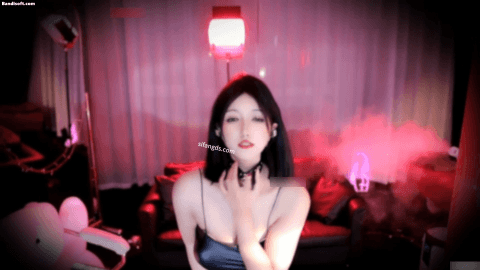 《CC 雅恩北北》性感丁字内 皮裤 揉奶巨乳 尺度骚舞 [670MB（2V）]