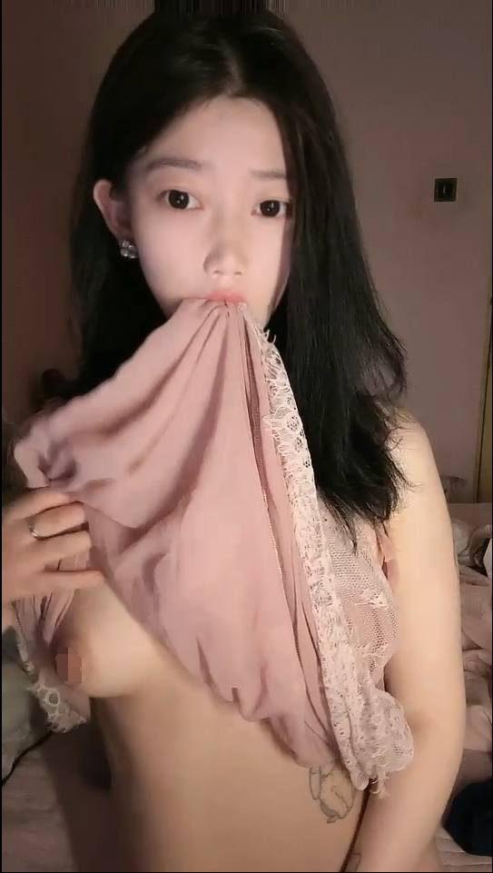 《喵播live》奶稚 直播间大胆放肆 漏奶漏B手扣B 淫水声清楚4v []