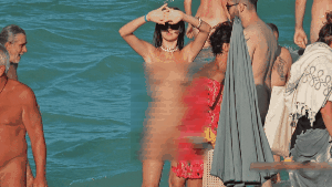 天体海滩！超多美女漏奶又漏逼户外晒日光浴！2023+2024 全292V [34G]