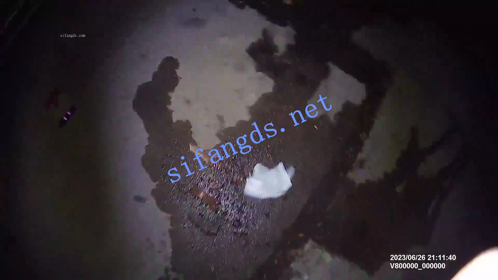 ✅传说中的影片✅国产野外放尿神作 紧急放尿 清晰对话 2 []