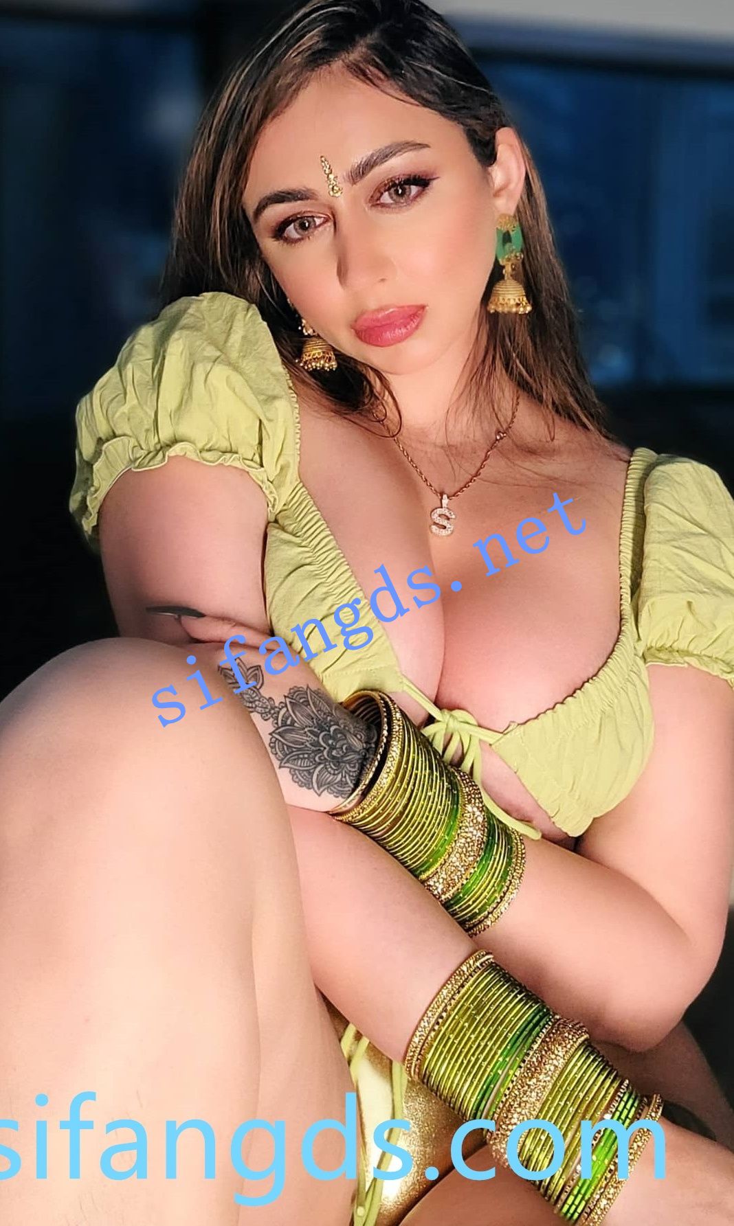 《Onlyfans》重磅印度国宝级巨乳美女seesethi 做愛约炮黑人合集 [4.4G]