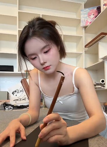 ✅网红 猫书法 蜜桃臀 高学历妹子 大尺度发骚勾引 超强反差 [485M]