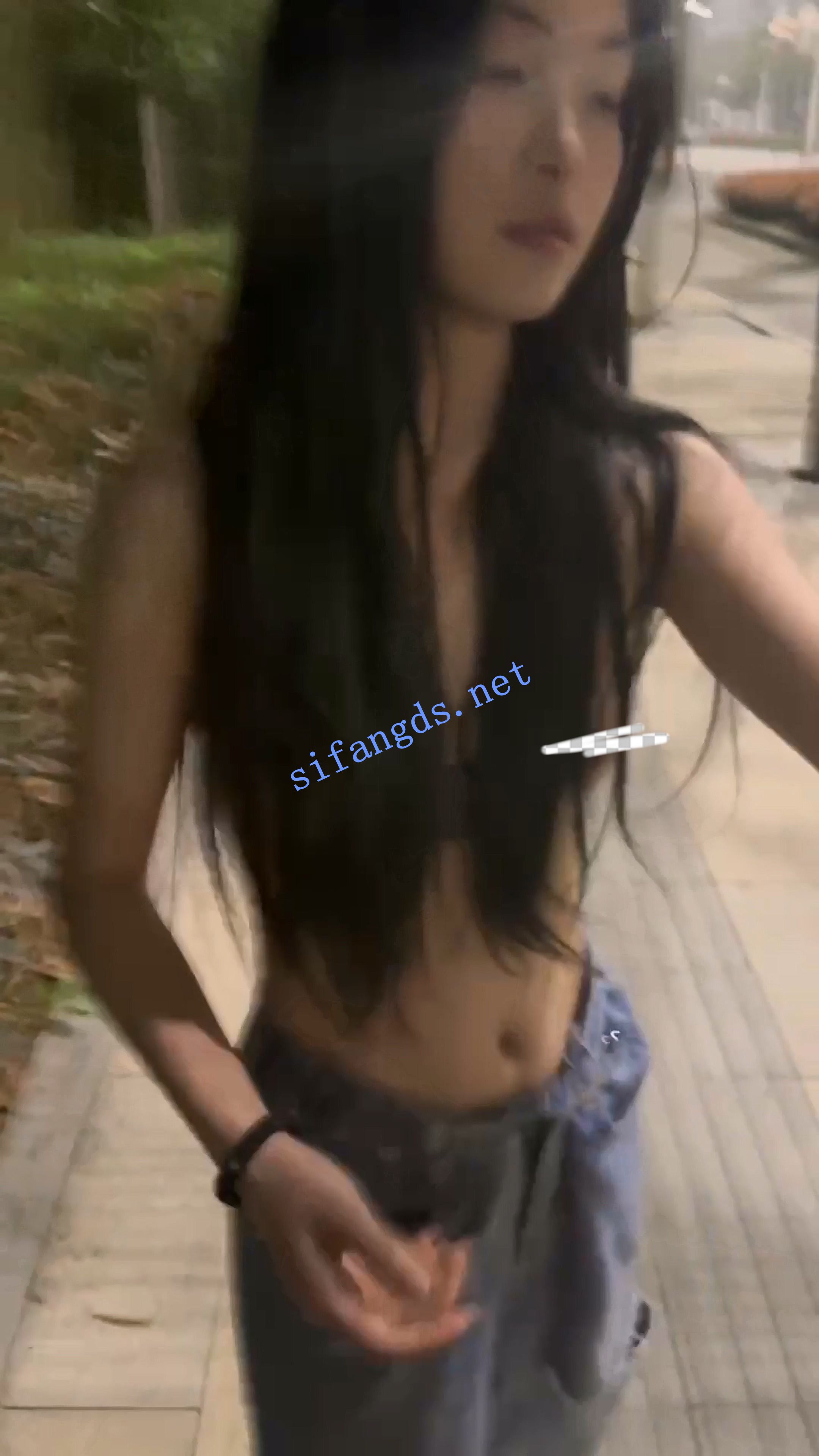 ஐ西萌ஐ颜值学妹瑞瑞 户外多场所露出+深夜裸行4K版合集 [5.23G]