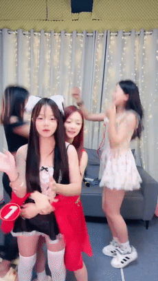 ♈综艺《M8女团》色情版快乐大本营第10期,老板差点当场去世 [11.2GB]
