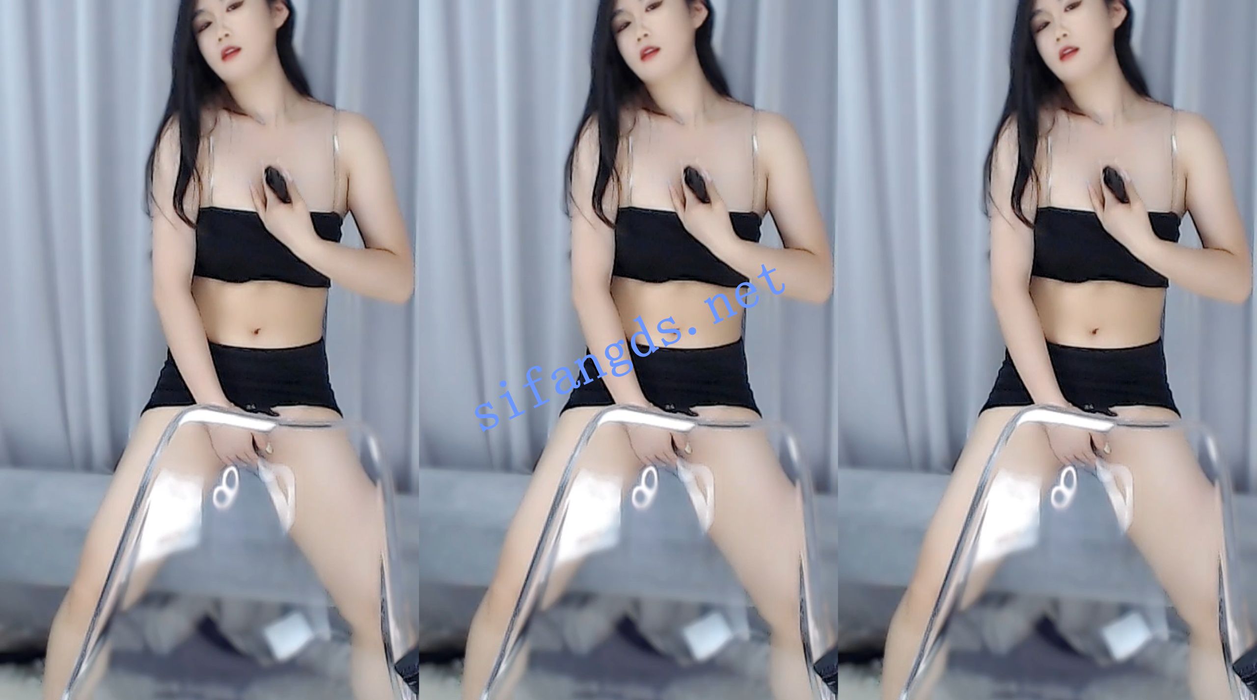 《网易CC》小兮妮 丁字裤露鲍 定制 1V [121M]