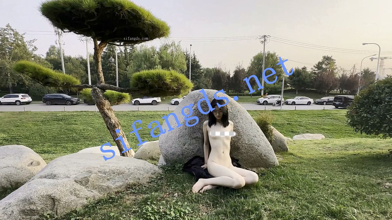 ஐ西萌ஐ长腿学妹濑濑 户外多场景 人前露出普通视频大合集 [3.9G]