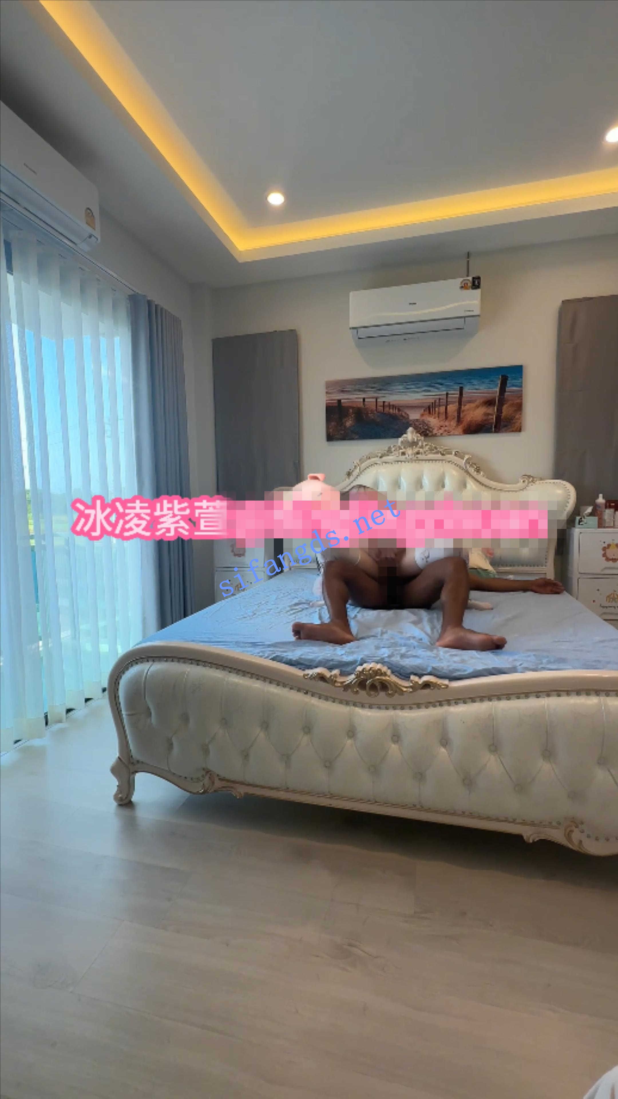 极品媚黑萝莉人妻《冰凌紫萱》大战大老黑第三视角 []