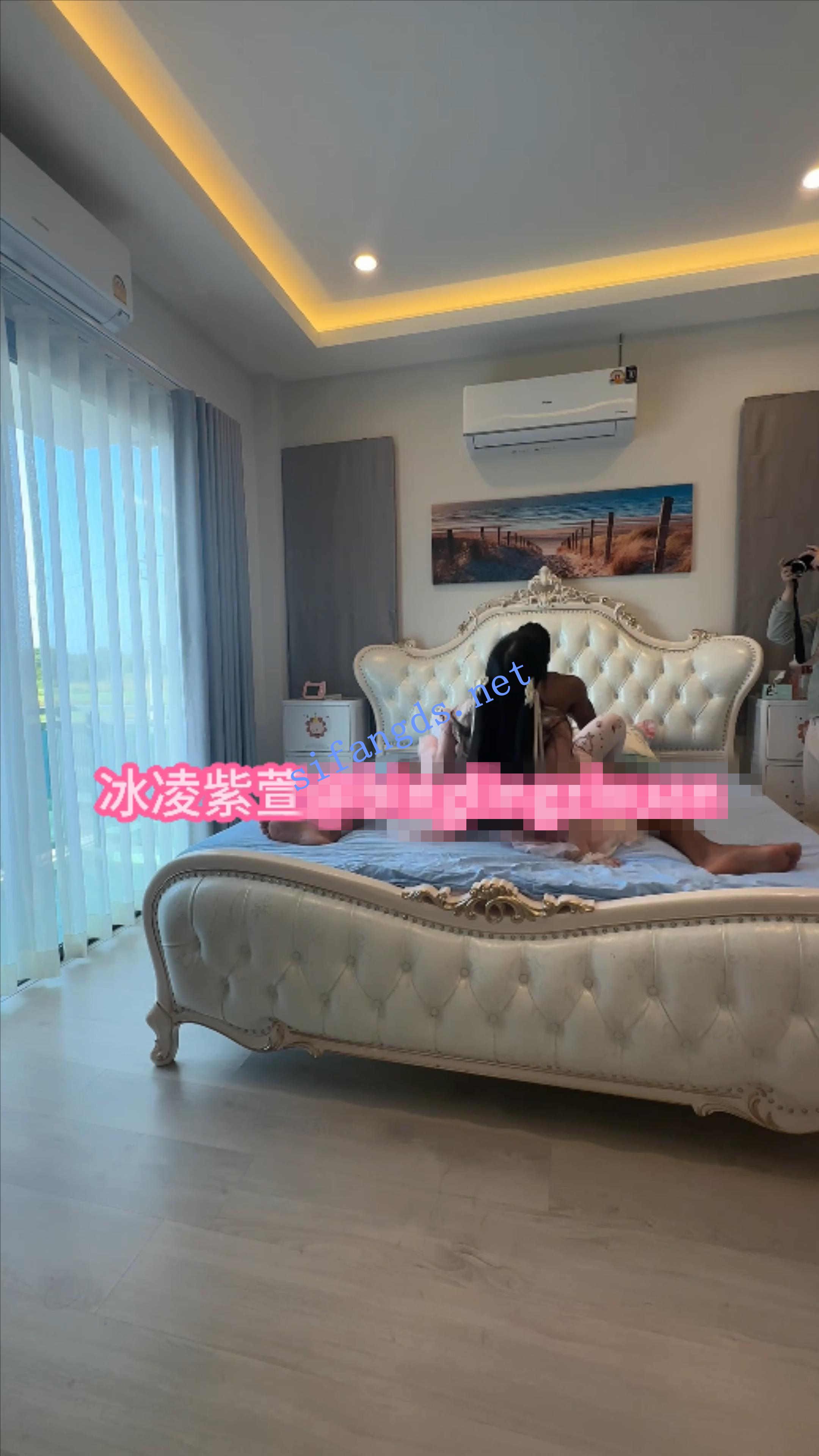 极品媚黑萝莉人妻《冰凌紫萱》大战大老黑第三视角 []