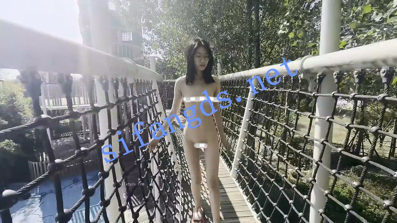 ஐ西萌ஐ长腿学妹濑濑 户外多场景 人前露出普通视频大合集 [3.9G]