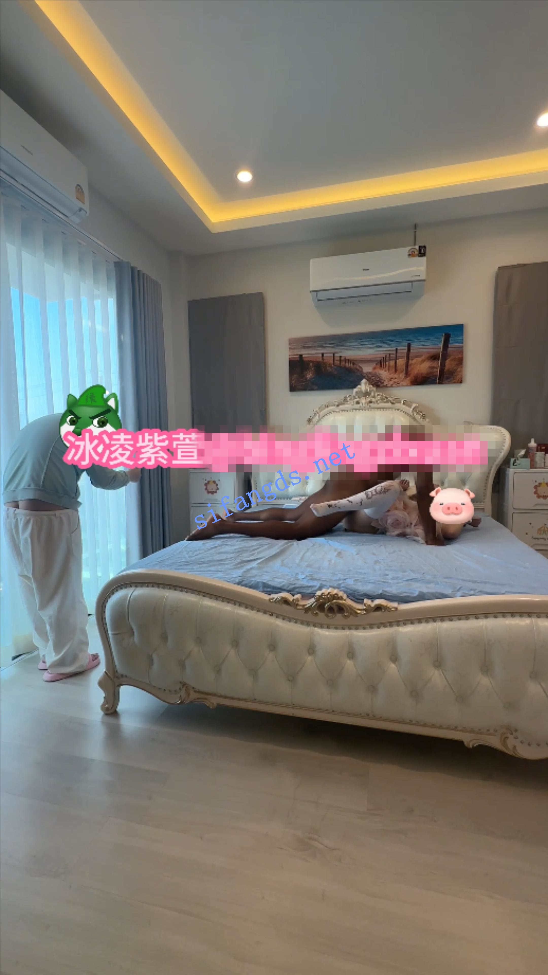 极品媚黑萝莉人妻《冰凌紫萱》大战大老黑第三视角 []